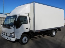 isuzu-nqr