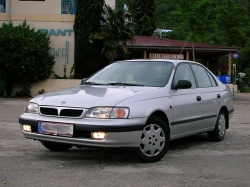 toyota-carina-e