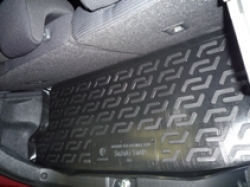 kovrik-v-bagazhnik-suzuki-swift-verkhnij-(04-)-(polimernyj)